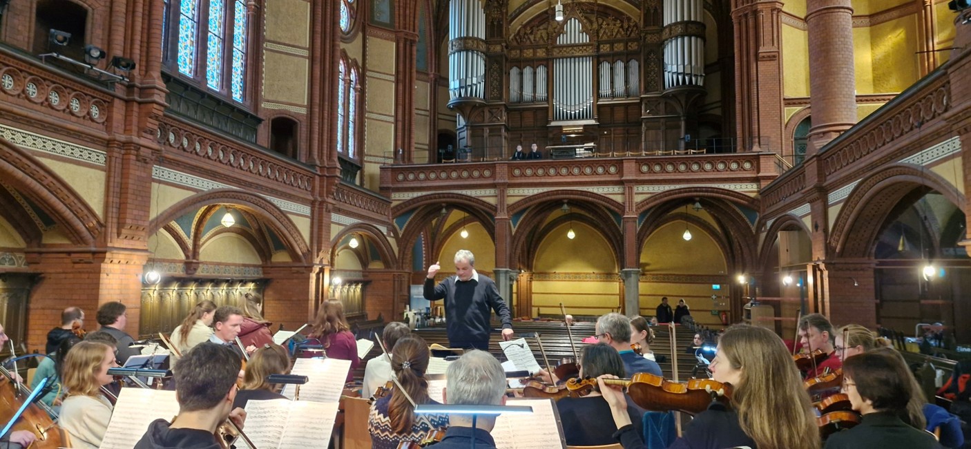 H-moll_Orchester.jpg